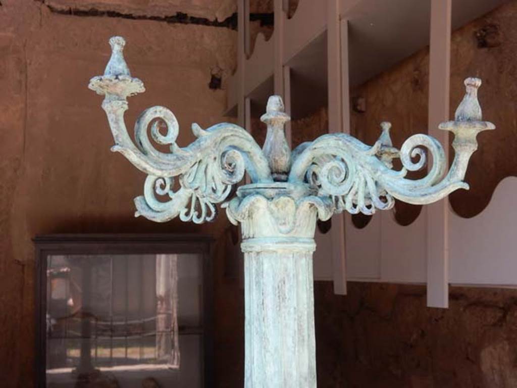 VI.12 Herculaneum. May 2018. Detail of bronze candelabrum. Photo courtesy of Buzz Ferebee.
